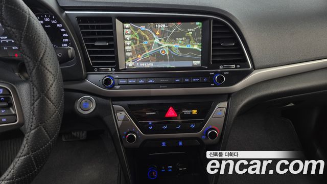 Hyundai AVANTE 2018 — photo 14