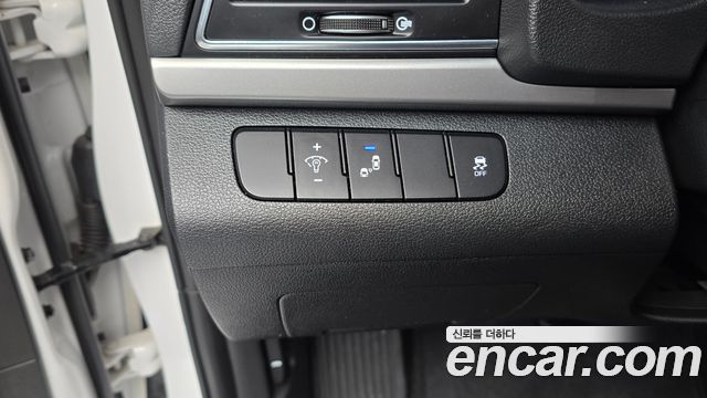 Hyundai AVANTE 2018 — photo 16