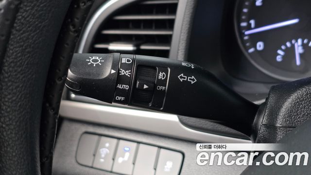 Hyundai AVANTE 2018 — photo 19