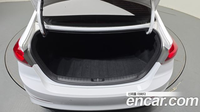 Hyundai AVANTE 2018 — photo 20