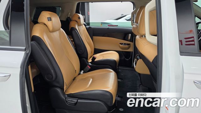 Kia Canival 2023 — photo 17