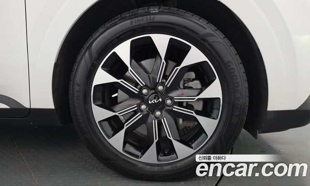Kia Canival 2023 — photo 7