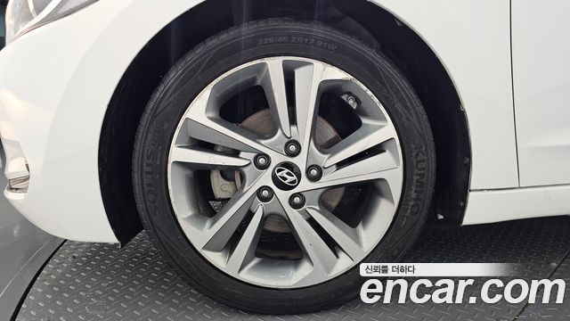 Hyundai AVANTE 2017 — photo 5