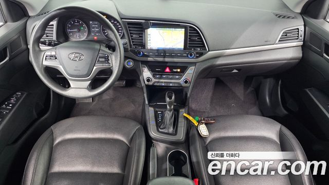 Hyundai AVANTE 2017 — photo 10