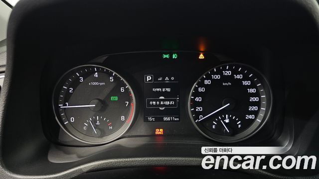 Hyundai AVANTE 2017 — photo 11