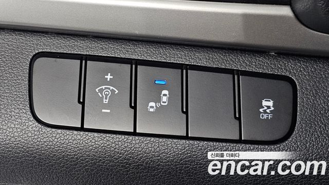 Hyundai AVANTE 2017 — photo 19