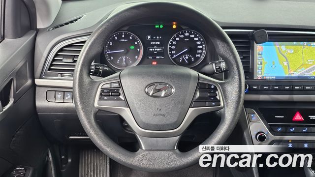 Hyundai AVANTE 2017 — photo 21
