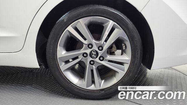 Hyundai AVANTE 2017 — photo 7