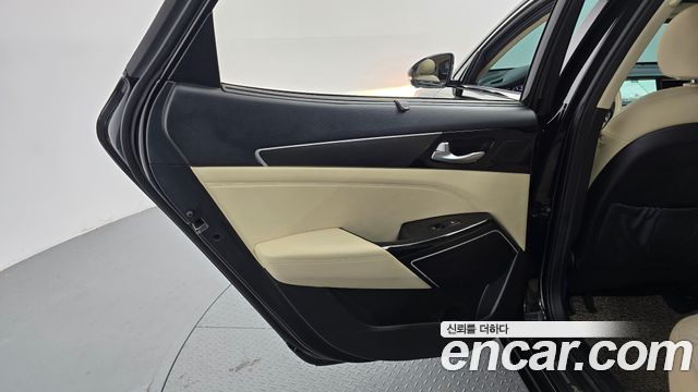 Kia K7 2017 — photo 15