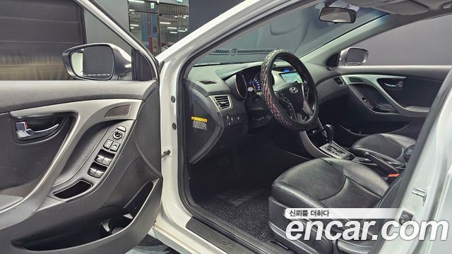 Hyundai AVANTE 2013 — photo 13