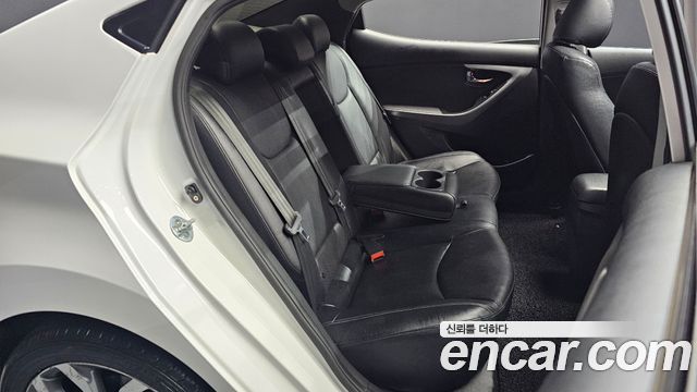 Hyundai AVANTE 2013 — photo 17