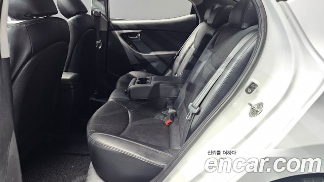 Hyundai AVANTE 2013 — photo 18