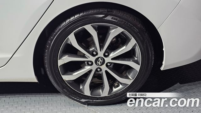 Hyundai AVANTE 2013 — photo 7