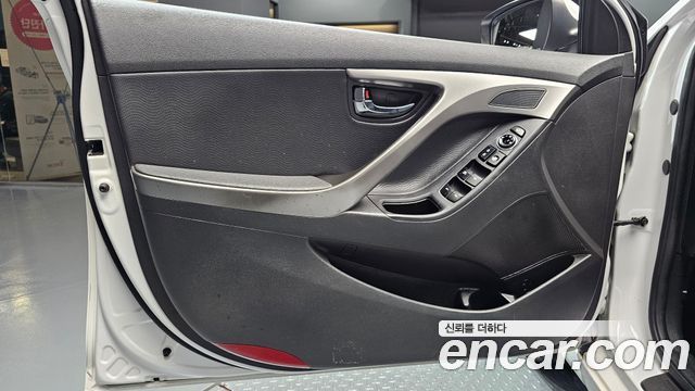 Hyundai AVANTE 2013 — photo 14
