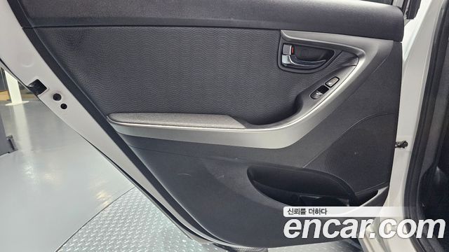 Hyundai AVANTE 2013 — photo 15