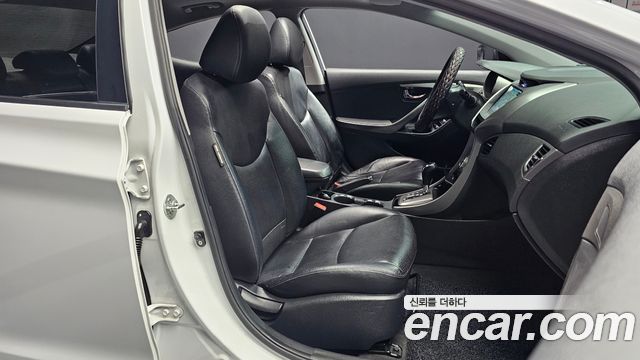 Hyundai AVANTE 2013 — photo 16