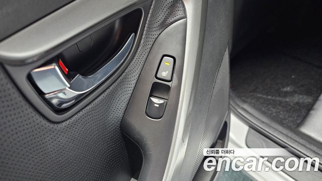 Hyundai AVANTE 2013 — photo 28