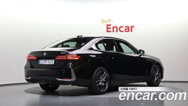 BMW 5-Series 2026 — photo 2