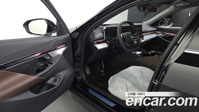 BMW 5-Series 2026 — photo 13
