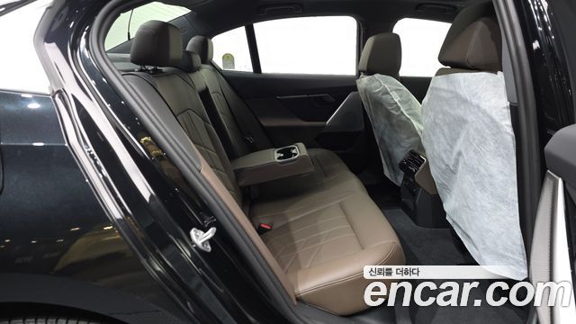 BMW 5-Series 2026 — photo 17