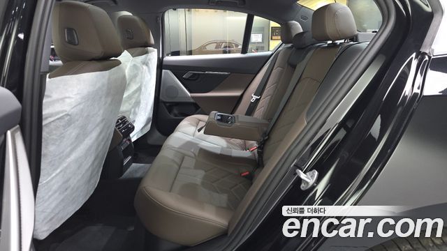 BMW 5-Series 2026 — photo 18