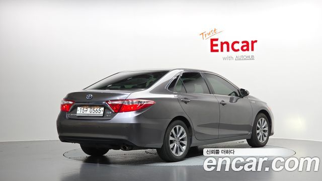 Toyota Camry 2016 — photo 2