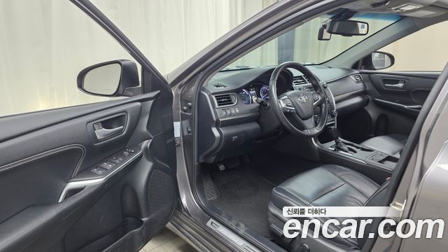 Toyota Camry 2016 — photo 10