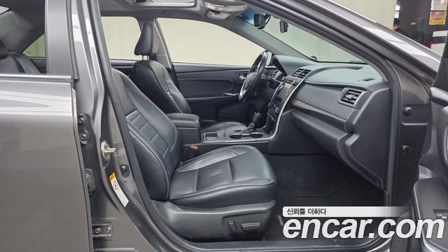 Toyota Camry 2016 — photo 11