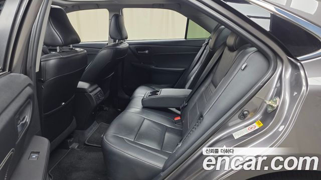 Toyota Camry 2016 — photo 12