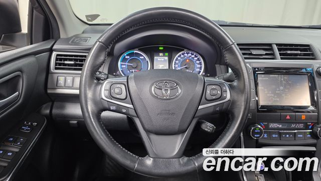Toyota Camry 2016 — photo 13