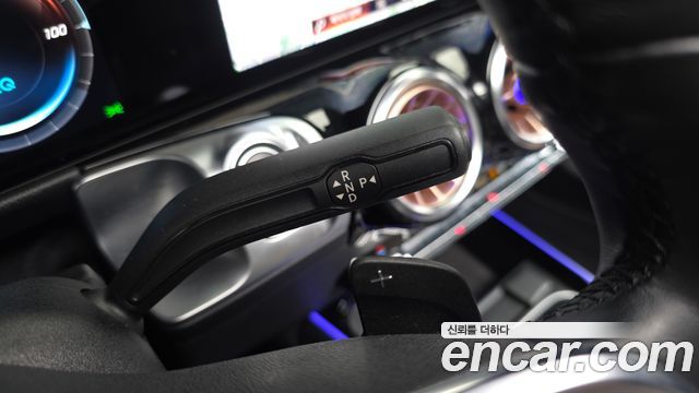 Mercedes-Benz EQB 2024 — photo 12