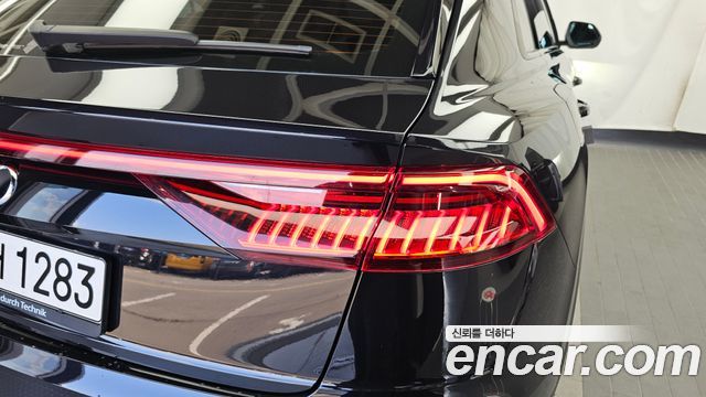 Audi SQ8 2020 — photo 9
