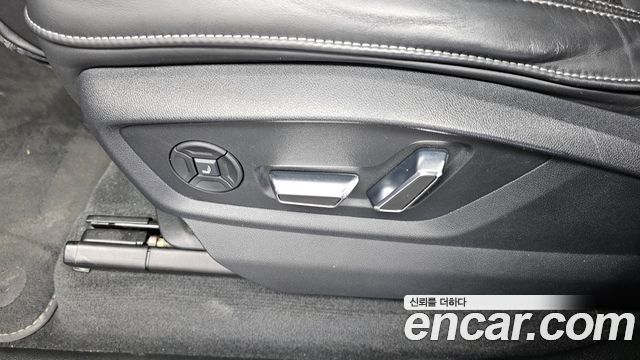 Audi SQ8 2020 — photo 31