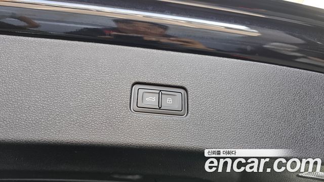 Audi SQ8 2020 — photo 32
