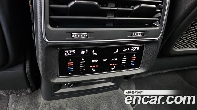 Audi SQ8 2020 — photo 34