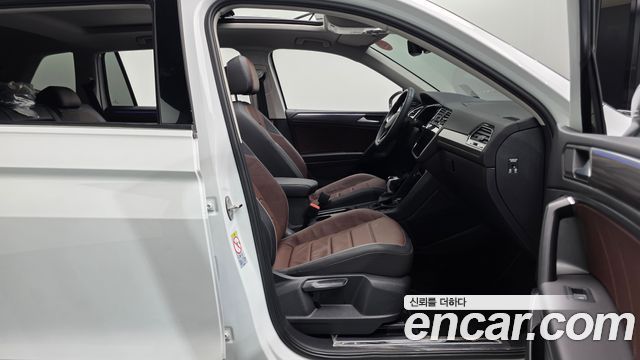 Volkswagen Tiguan 2023 — photo 11