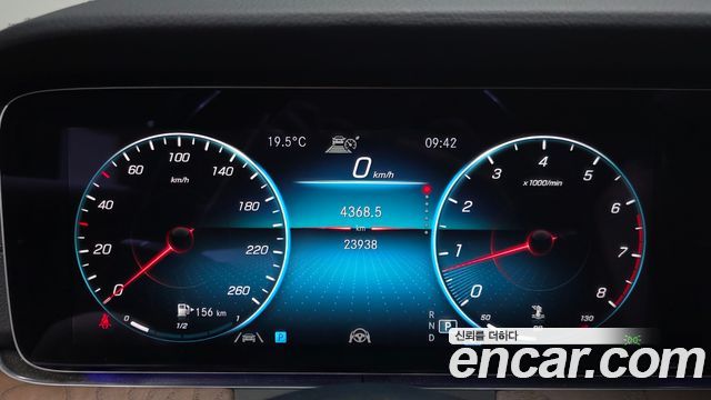 Mercedes-Benz E-Class 2022 — photo 11