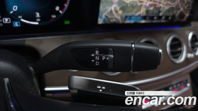 Mercedes-Benz E-Class 2022 — photo 12