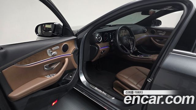 Mercedes-Benz E-Class 2022 — photo 13