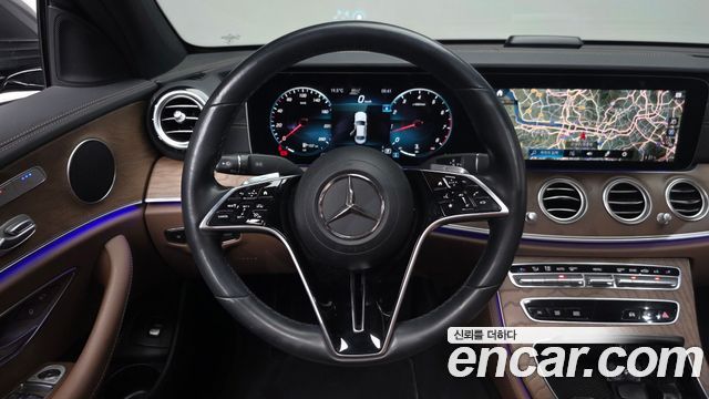 Mercedes-Benz E-Class 2022 — photo 19