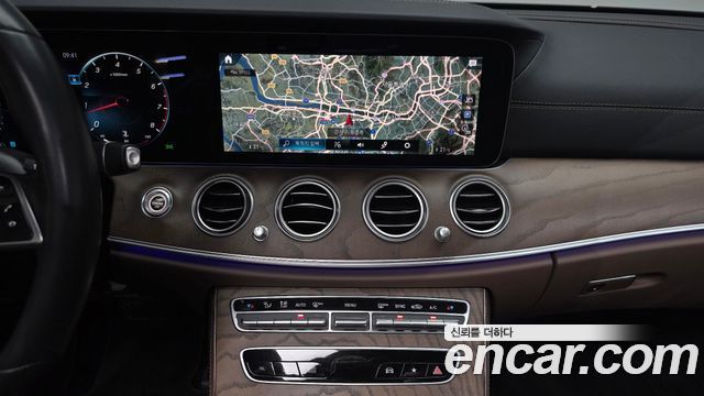 Mercedes-Benz E-Class 2022 — photo 20