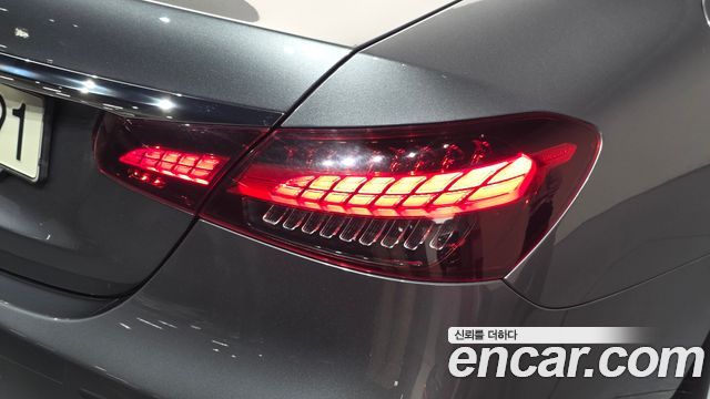 Mercedes-Benz E-Class 2022 — photo 9