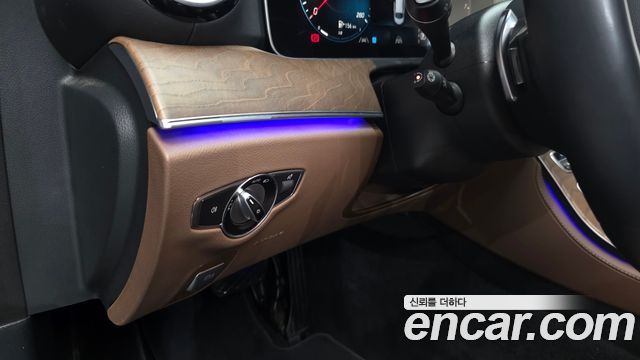 Mercedes-Benz E-Class 2022 — photo 29