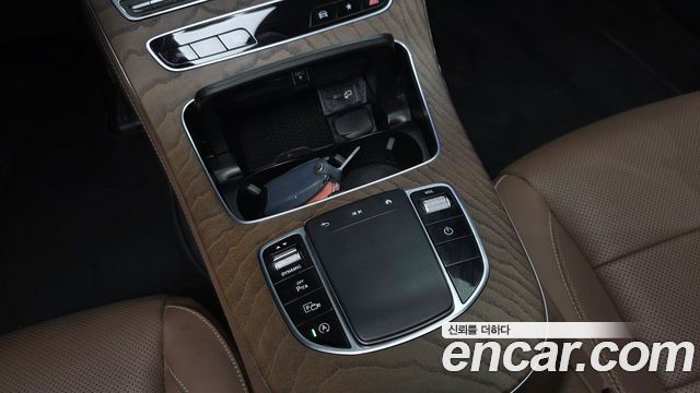 Mercedes-Benz E-Class 2022 — photo 34