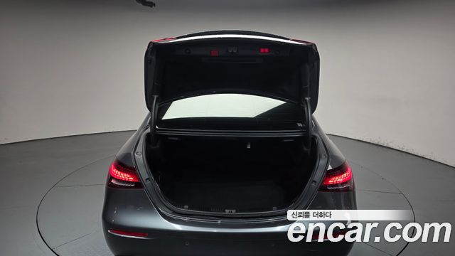 Mercedes-Benz E-Class 2022 — photo 37