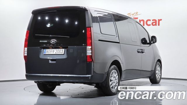 Hyundai Staria 2024 — photo 2