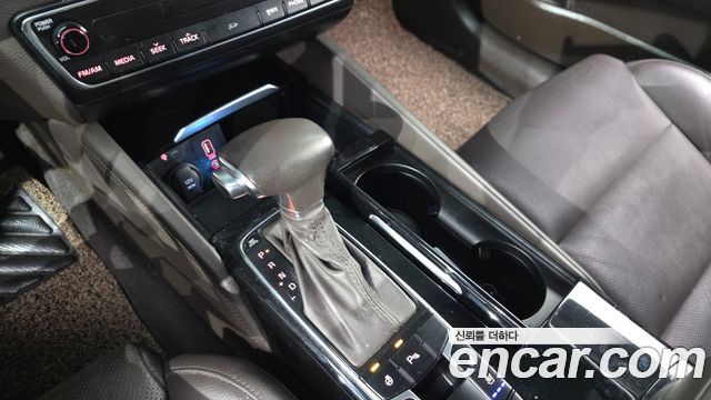 Kia K7 2016 — photo 12