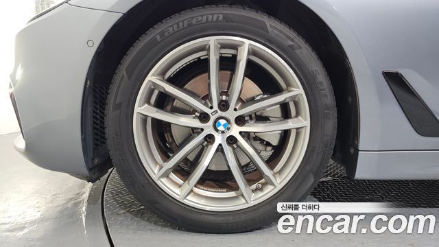 BMW 5-Series 2017 — photo 5