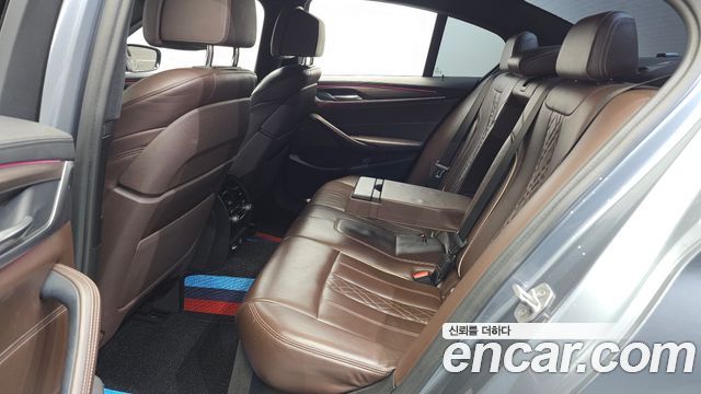 BMW 5-Series 2017 — photo 11