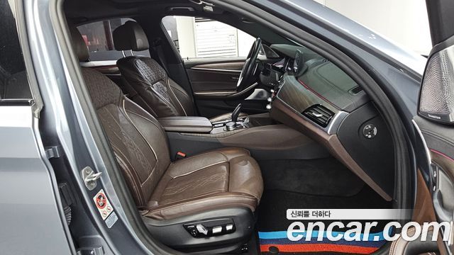 BMW 5-Series 2017 — photo 12
